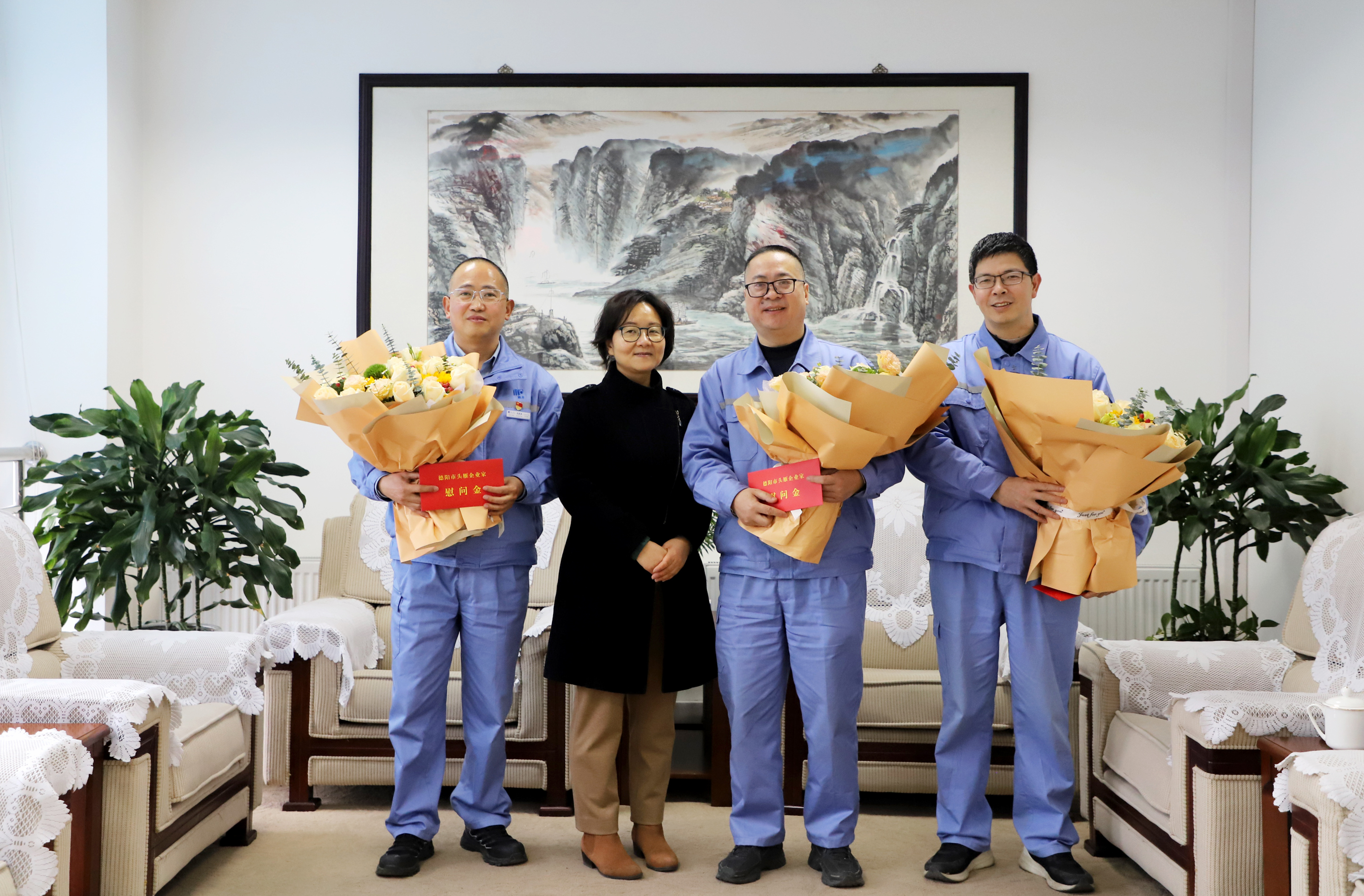 幸福凯发·k8国际年：德阳经开区到化肥分公司慰问头雁企业家